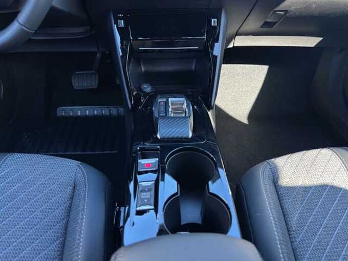 Peugeot 2008 Allure // ACC/Kamera 360°/LED/SHZ