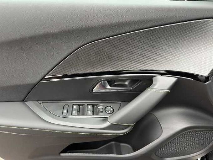 Peugeot 2008 GT Teilleder/Navi/Alu/PDC vo + hi